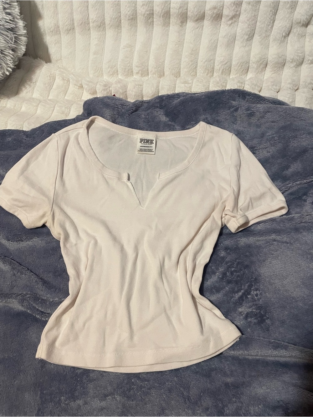 PINK BY VICTORIA’S SECRET CUTE PINK WHITISH TEE WITH CUT NECK IN XS !!!